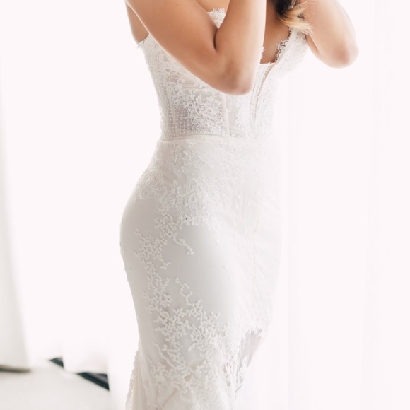 Inbal Dror Wedding Gown - Picture 5 of 6